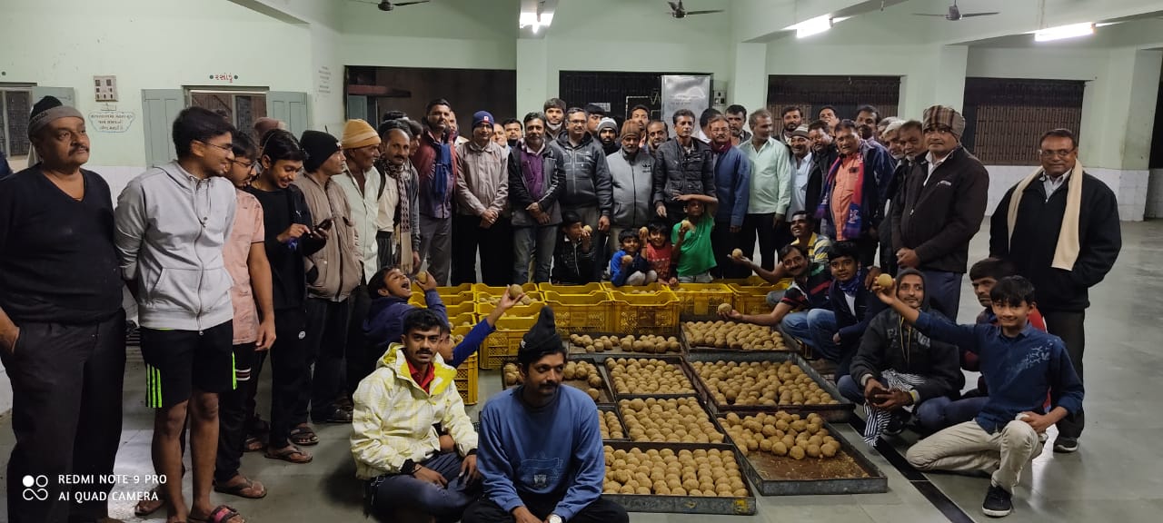 ભાયાવદર શહેરમાં ઉત્તરાયણ પર્વની અનોખી રીતે ઉજવણી કરતા યુવા ગ્રુપ 1 ભાયાવદર શહેરમાં ઉત્તરાયણ પર્વની અનોખી રીતે ઉજવણી કરતા યુવા ગ્રુપ