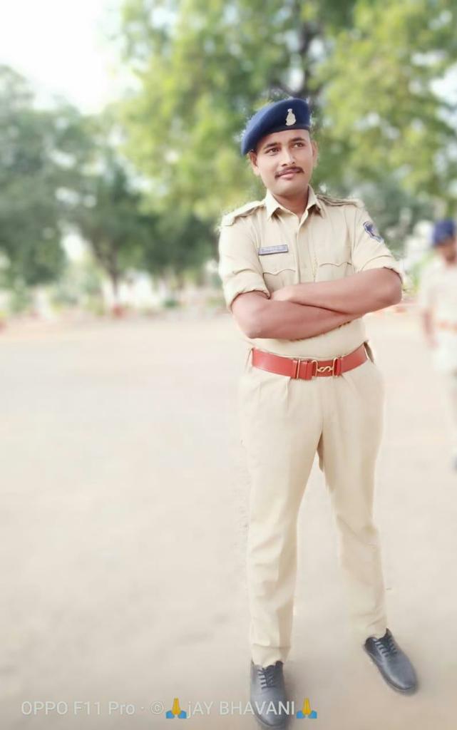 દો.વાસણાના પો.કોન્સ્ટેબલ દિગ્વિજસિંહની ઈમાનદારી:સોનાની વીંટી મૂળ માલિકને પરત કરી નૈતિક ફરજ નિભાવી 1 દો.વાસણાના પો.કોન્સ્ટેબલ દિગ્વિજસિંહની ઈમાનદારી:સોનાની વીંટી મૂળ માલિકને પરત કરી નૈતિક ફરજ નિભાવી