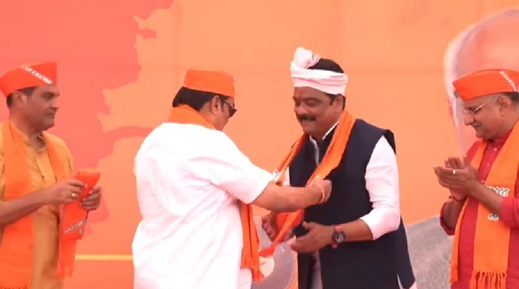 ભાજપનું મિશન ઉત્તર ગુજરાત - વિધાનસભાની ચૂંટણી પહેલા વધુ એક કોંગ્રેસના ધારાસભ્ય બીજેપીમાં જોડાય તેવી તેજ અટકળો, અગાઉ આ દિગ્ગજો જોડાયા. 1 ભાજપનું મિશન ઉત્તર ગુજરાત - વિધાનસભાની ચૂંટણી પહેલા વધુ એક કોંગ્રેસના ધારાસભ્ય બીજેપીમાં જોડાય તેવી તેજ અટકળો, અગાઉ આ દિગ્ગજો જોડાયા.