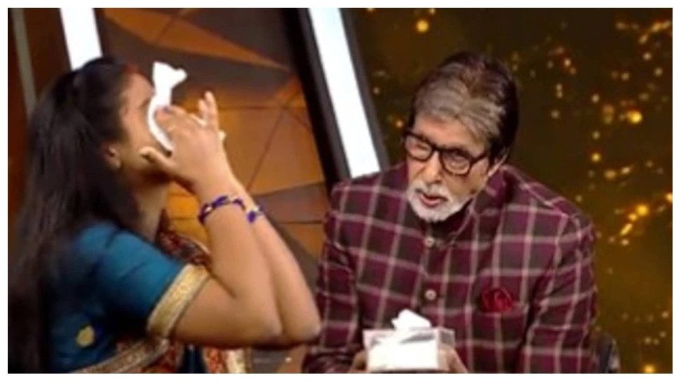 KBC 14: બિગ બીની સામે સ્પર્ધક રડી રહ્યો હતો, અમિતાભે તેને ચૂપ કરવા માટે આવુ કર્યું , જોઈને હસવાનું રોકી શકશે નહીં 1 KBC 14: બિગ બીની સામે સ્પર્ધક રડી રહ્યો હતો, અમિતાભે તેને ચૂપ કરવા માટે આવુ કર્યું , જોઈને હસવાનું રોકી શકશે નહીં
