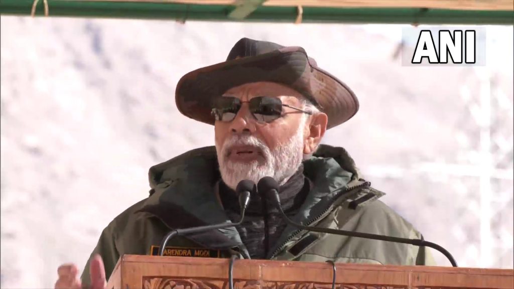 એક વાર ફરી Pm modi દિવાળીમાં જવાનો સાથે 1 એક વાર ફરી Pm modi દિવાળીમાં જવાનો સાથે