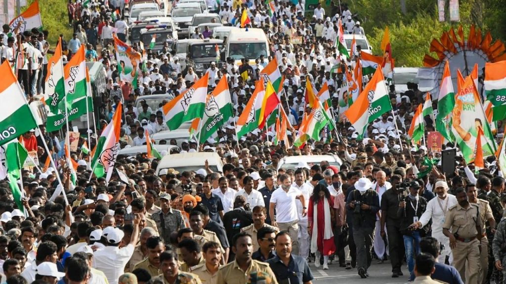 કોંગ્રેસની મુલાકાતને એક મહિનો પૂરો, 31મા દિવસે રાહુલ સાથે ઉમટી કાર્યકરોની ભીડ 1 કોંગ્રેસની મુલાકાતને એક મહિનો પૂરો, 31મા દિવસે રાહુલ સાથે ઉમટી કાર્યકરોની ભીડ