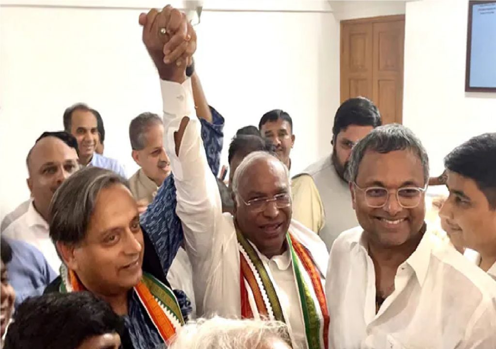 80 વર્ષના ખડગે ગાંધી પરિવારના ખાસ, રીમોર્ટ સિસ્ટમમાં ફિટ ન બેઠા થરૂર 1 80 વર્ષના ખડગે ગાંધી પરિવારના ખાસ, રીમોર્ટ સિસ્ટમમાં ફિટ ન બેઠા થરૂર