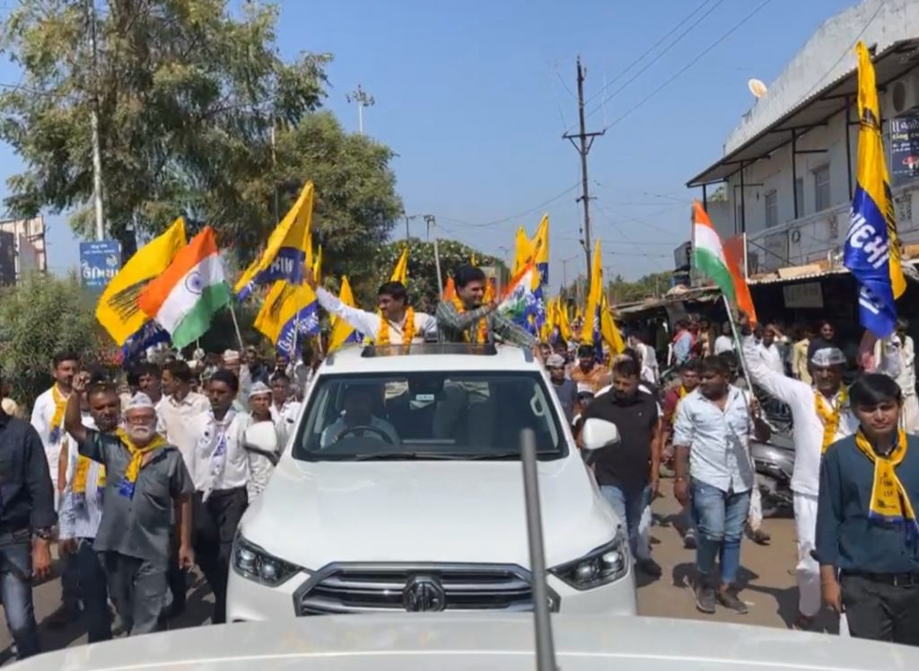 ઇસુદાન ગઢવીએ કહ્યું અમારું ગઠબંધન માત્ર ગુજરાતની પ્રજા સાથે, ભાજપ, કોંગ્રેસ ઇલુઇલું બંધ કરી દે 1 ઇસુદાન ગઢવીએ કહ્યું અમારું ગઠબંધન માત્ર ગુજરાતની પ્રજા સાથે, ભાજપ, કોંગ્રેસ ઇલુઇલું બંધ કરી દે