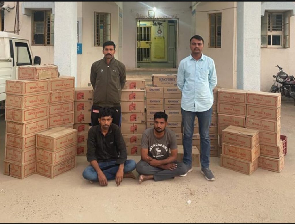 બનાસકાંઠા LCB એ થરાદ ના લવાણા પાસે દારુ ઝડપ્યો ,બે ઇસમ ની ધરપકડ અને ૧ આરોપી ફરાર 1 બનાસકાંઠા LCB એ થરાદ ના લવાણા પાસે દારુ ઝડપ્યો ,બે ઇસમ ની ધરપકડ અને ૧ આરોપી ફરાર