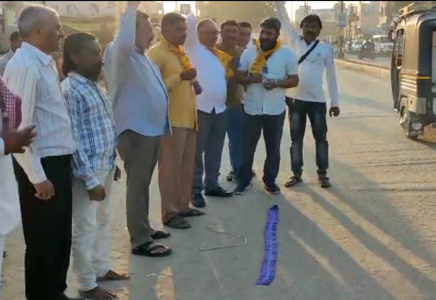 મુંદરા AAP કાર્યાલય ખાતે ફટાકડા ફોડી દિલ્હી MCD જીત ની ઉજવણી કરાઈ 2 મુંદરા AAP કાર્યાલય ખાતે ફટાકડા ફોડી દિલ્હી MCD જીત ની ઉજવણી કરાઈ