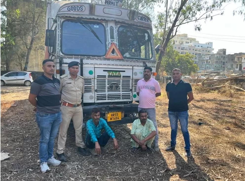 અંકલેશ્વર ખાતે બંધ કન્ટેનર માં ભારતીય બનાવટના વિદેશી દારૂના જથ્થા ને લઈ જતા બે બુટલેગરોને શહેર પોલીસે ઝડપી પાડ્યા 1 અંકલેશ્વર ખાતે બંધ કન્ટેનર માં ભારતીય બનાવટના વિદેશી દારૂના જથ્થા ને લઈ જતા બે બુટલેગરોને શહેર પોલીસે ઝડપી પાડ્યા