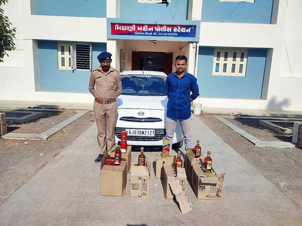 પોરબંદર ના કાટેલા ગામે 7 પેટી દારૂ ભરેલી કાર ઝડપાઈ:આરોપીઓ અન્ય કાર માં નાસી ગયા... 1 પોરબંદર ના કાટેલા ગામે 7 પેટી દારૂ ભરેલી કાર ઝડપાઈ:આરોપીઓ અન્ય કાર માં નાસી ગયા...