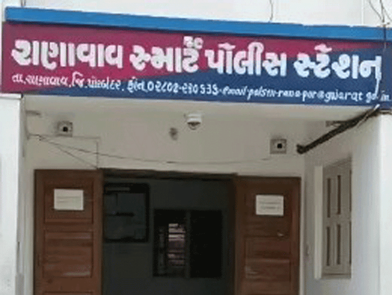 આદિત્યાણા ગામેથી પોણા ત્રણ તોલાના વેઢલા ઝુંટવી નાશીજનાર શખ્સને પોલીસે મુદ્દામાલ સાથે ઝડપી લીધો 1 આદિત્યાણા ગામેથી પોણા ત્રણ તોલાના વેઢલા ઝુંટવી નાશીજનાર શખ્સને પોલીસે મુદ્દામાલ સાથે ઝડપી લીધો