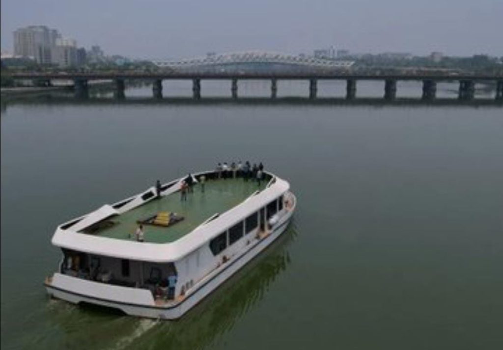 Ahmedabad Floating Restaurant : 'ક્રૂઝ કમ ફ્લોટિંગ રેસ્ટોરાં', નજારો માણતા-માણતા ભોજનના સ્વાદનો આનંદ માણી શકશે અમદાવાદીઓ 1 Ahmedabad Floating Restaurant : 'ક્રૂઝ કમ ફ્લોટિંગ રેસ્ટોરાં', નજારો માણતા-માણતા ભોજનના સ્વાદનો આનંદ માણી શકશે અમદાવાદીઓ