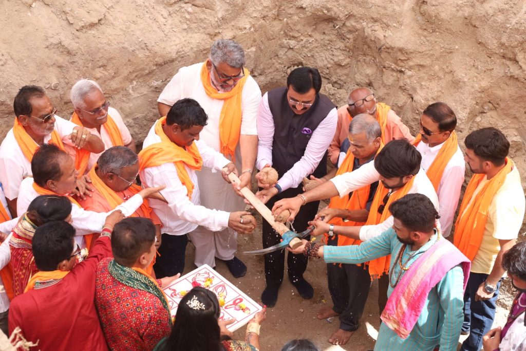 MANDVI : માંડવી ગોસ્વામી સમાજ ની સમાજવાડી, વાણીજય સંકુલ તથા અતિથિગૃહનું શિલાન્યાસ કરાયું 1 MANDVI : માંડવી ગોસ્વામી સમાજ ની સમાજવાડી, વાણીજય સંકુલ તથા અતિથિગૃહનું શિલાન્યાસ કરાયું
