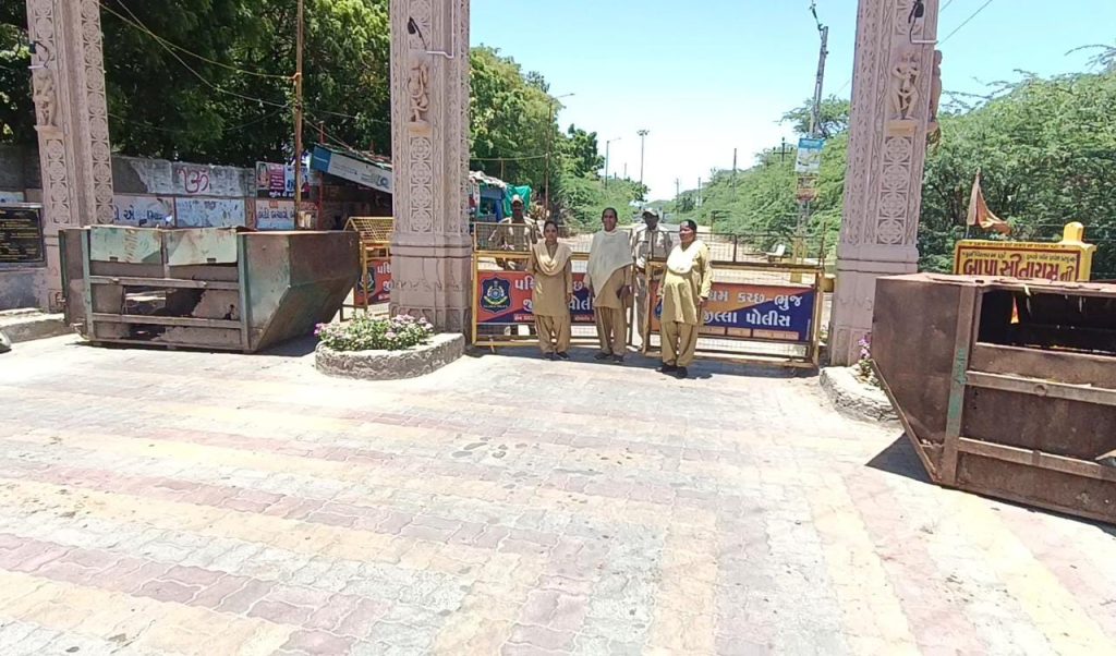 MANDVI: માંડવી બંદર ખાતે 4 નબરનું સિગ્નલ લગાવાયું, તંત્ર ને એલર્ટ કરાયો 3 MANDVI: માંડવી બંદર ખાતે 4 નબરનું સિગ્નલ લગાવાયું, તંત્ર ને એલર્ટ કરાયો