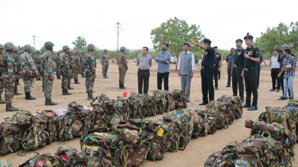 Cyclone Biparjoy : વાવાઝોડાના સંકટ સામે વહીવટીતંત્રની પૂર્વ તૈયારીઓની સમીક્ષા કરતાં કેન્દ્રીય આરોગ્ય મંત્રી મનસુખભાઈ માંડવીયા 1 Cyclone Biparjoy : વાવાઝોડાના સંકટ સામે વહીવટીતંત્રની પૂર્વ તૈયારીઓની સમીક્ષા કરતાં કેન્દ્રીય આરોગ્ય મંત્રી મનસુખભાઈ માંડવીયા