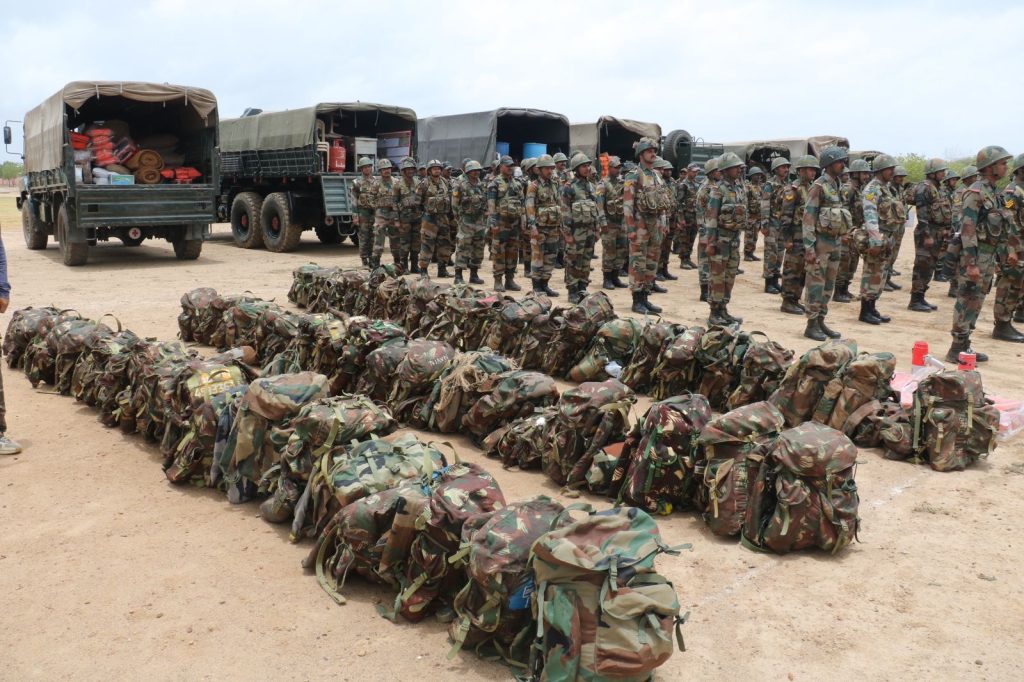 Cyclone Biparjoy : વાવાઝોડાના સંકટ સામે વહીવટીતંત્રની પૂર્વ તૈયારીઓની સમીક્ષા કરતાં કેન્દ્રીય આરોગ્ય મંત્રી મનસુખભાઈ માંડવીયા 2 Cyclone Biparjoy : વાવાઝોડાના સંકટ સામે વહીવટીતંત્રની પૂર્વ તૈયારીઓની સમીક્ષા કરતાં કેન્દ્રીય આરોગ્ય મંત્રી મનસુખભાઈ માંડવીયા