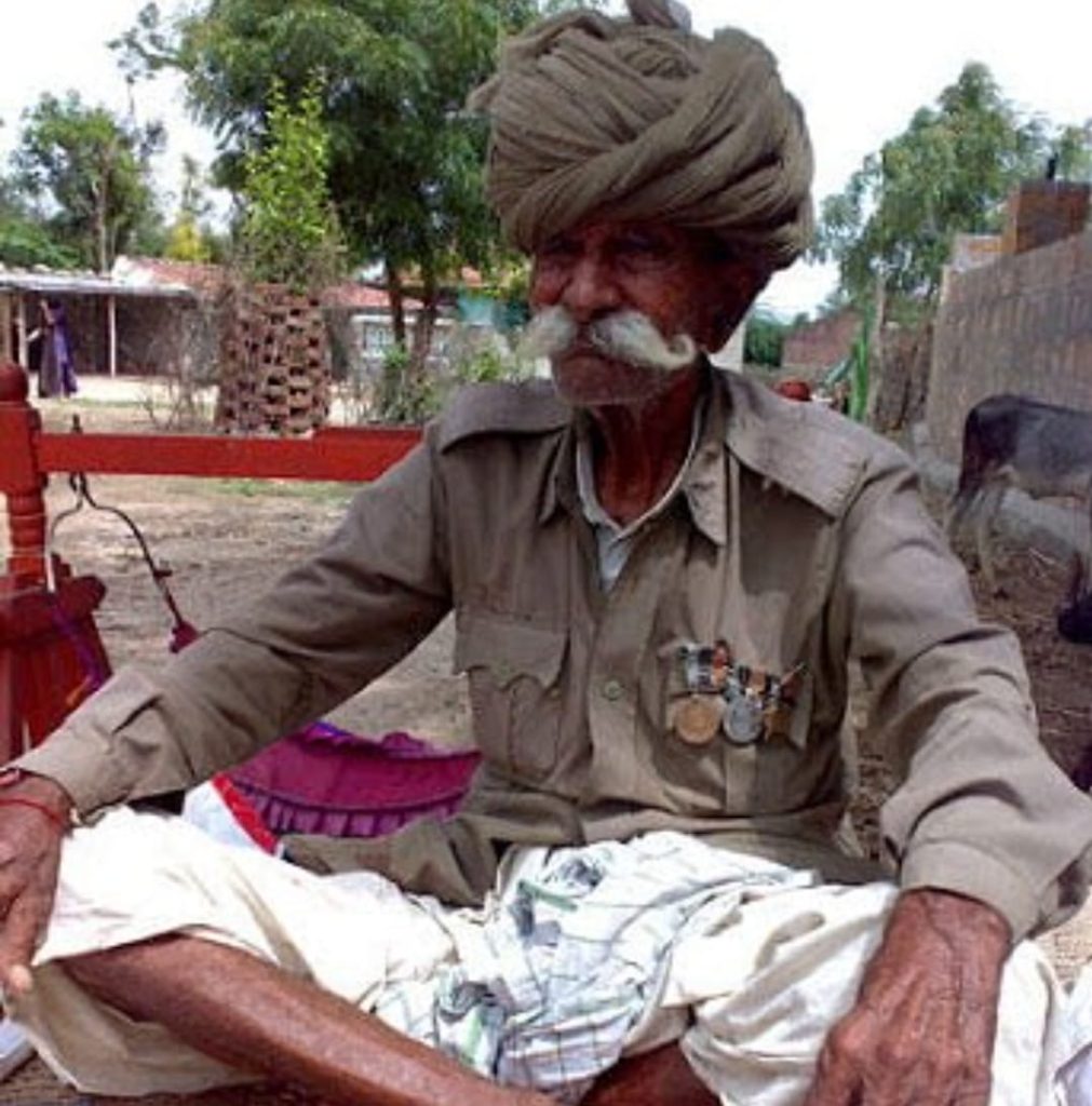 KUTCH NEWS : વડાપ્રધાન મોદીએ પગના નિશાનને ઓળખી શકતા રણછોડભાઈ પગીની શૌર્ય ગાથાની પ્રશંસા કરી 1 KUTCH NEWS : વડાપ્રધાન મોદીએ પગના નિશાનને ઓળખી શકતા રણછોડભાઈ પગીની શૌર્ય ગાથાની પ્રશંસા કરી