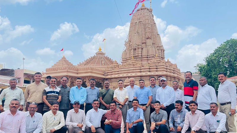 KUTCH NEWS : કચ્છ જિલ્લાના પોલીસ અધિકારીઓએ માતાના મઢમાં શીશ ઝુકાવ્યું 1 KUTCH NEWS : કચ્છ જિલ્લાના પોલીસ અધિકારીઓએ માતાના મઢમાં શીશ ઝુકાવ્યું