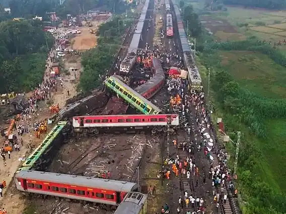 Rail Accident: બાલાસોર ટ્રેન અકસ્માત મામલે CBIની મોટી કાર્યવાહી, 3 રેલવે કર્મચારીઓની કરી ધરપકડ 1 Rail Accident: બાલાસોર ટ્રેન અકસ્માત મામલે CBIની મોટી કાર્યવાહી, 3 રેલવે કર્મચારીઓની કરી ધરપકડ