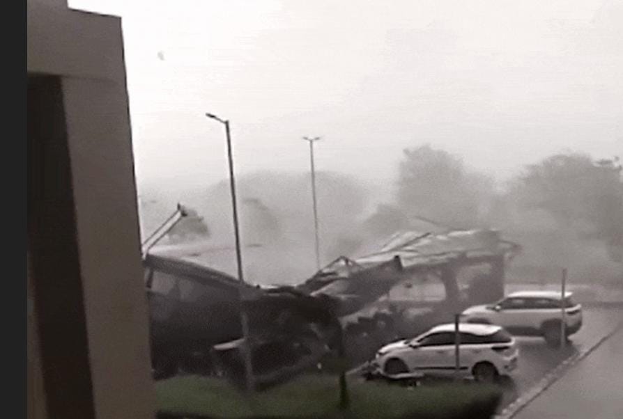 Gujarat Rain : ગુજરાતમાં અનેક સ્થળે માવઠાં, વૃક્ષો અને વીજપોલ ધરાશાયી, જાણો કયા તાલુકામાં કેટલો વરસાદ...? 1 Gujarat Rain : ગુજરાતમાં અનેક સ્થળે માવઠાં, વૃક્ષો અને વીજપોલ ધરાશાયી, જાણો કયા તાલુકામાં કેટલો વરસાદ...?