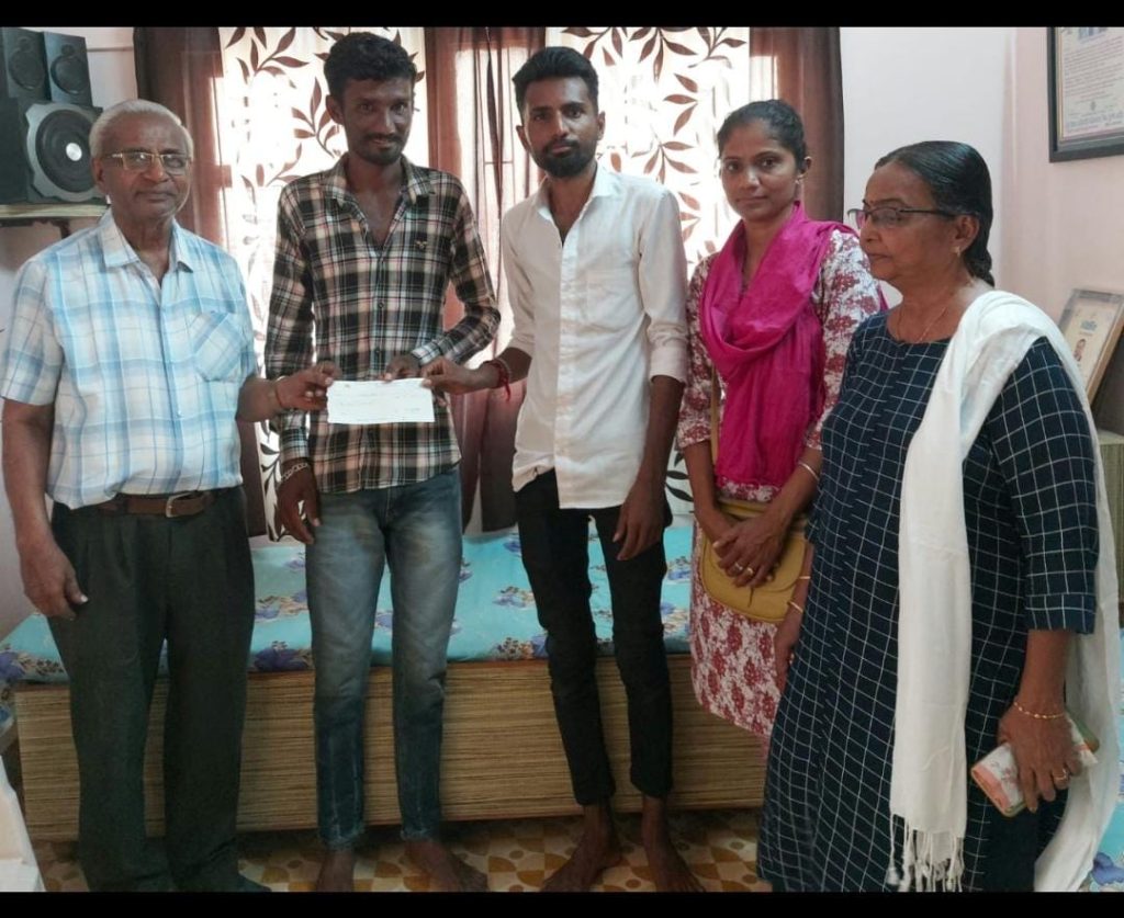 માંડવી ની વિકલાંગ કન્યા છાત્રાલયને 35000/- નું અનુદાન 1 માંડવી ની વિકલાંગ કન્યા છાત્રાલયને 35000/- નું અનુદાન
