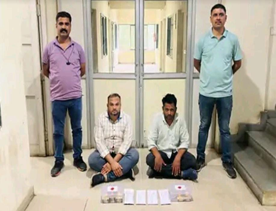 ડુપ્લીકેટ નોટ સાથે બેની ધરપકડ 1 ડુપ્લીકેટ નોટ સાથે બેની ધરપકડ