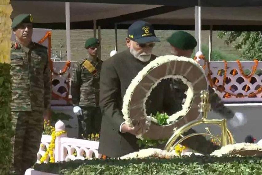 Kargil Vijay Diwas: 'પાકિસ્તાનના નાપાક ઈરાદા ક્યારેય સફળ નહીં થાય...' PM મોદીનો હુંકાર 1 Kargil Vijay Diwas: 'પાકિસ્તાનના નાપાક ઈરાદા ક્યારેય સફળ નહીં થાય...' PM મોદીનો હુંકાર