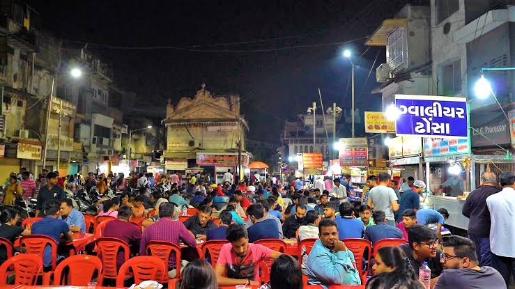 અમદાવાદ માણેકચોક ખાણીપીણી બજાર આજથી એક મહિનો બંધ રહેશે