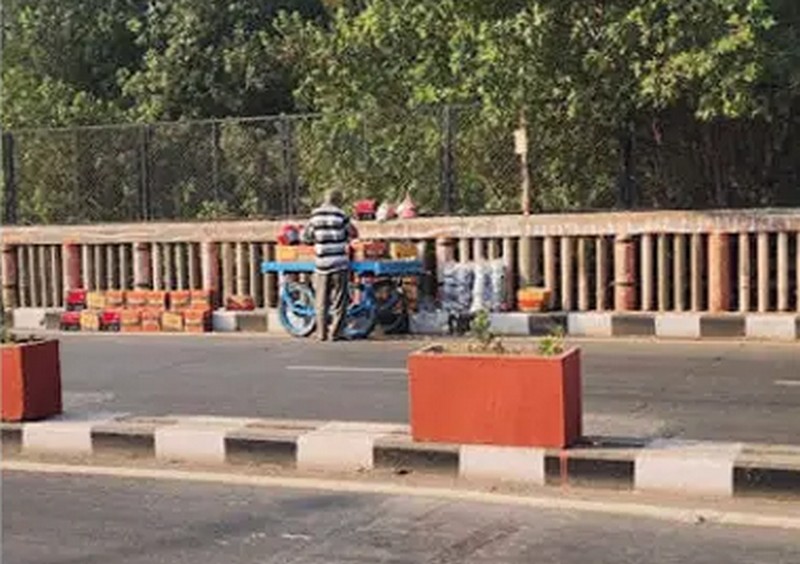 Nuisance on bridges in Surat