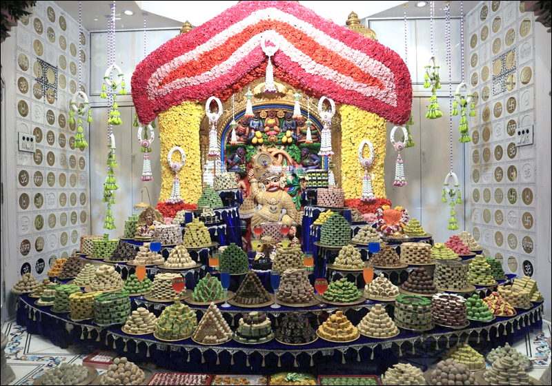 SALANGPUR KASHTBHANJAN DADA : સાળંગપુરધામમાં શ્રીકષ્ટભંજનદેવ હનુમાનજીદાદાના દર્શને 7થી 10 લાખ ભક્તો ઉમટ્યા 1 SALANGPUR KASHTBHANJAN DADA : સાળંગપુરધામમાં શ્રીકષ્ટભંજનદેવ હનુમાનજીદાદાના દર્શને 7થી 10 લાખ ભક્તો ઉમટ્યા SALANGPUR KASHTBHANJAN DADA