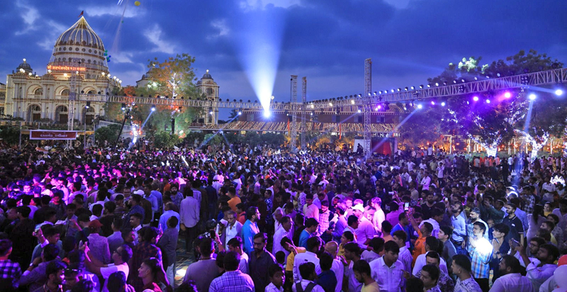 SALANGPUR KASHTBHANJAN DADA : સાળંગપુરધામમાં શ્રીકષ્ટભંજનદેવ હનુમાનજીદાદાના દર્શને 7થી 10 લાખ ભક્તો ઉમટ્યા 2 SALANGPUR KASHTBHANJAN DADA : સાળંગપુરધામમાં શ્રીકષ્ટભંજનદેવ હનુમાનજીદાદાના દર્શને 7થી 10 લાખ ભક્તો ઉમટ્યા SALANGPUR KASHTBHANJAN DADA