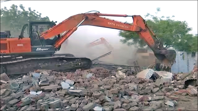 CHANDOLA LAKE BULLDOZER ACTION : અમદાવાદના ચંડોળા તળાવમાં ફરી એકવાર ડિમૉલિશન, 8 હજાર ગેરકાયદે દબાણો તોડી પડાશે 1 CHANDOLA LAKE BULLDOZER ACTION : અમદાવાદના ચંડોળા તળાવમાં ફરી એકવાર ડિમૉલિશન, 8 હજાર ગેરકાયદે દબાણો તોડી પડાશે CHANDOLA LAKE BULLDOZER ACTION