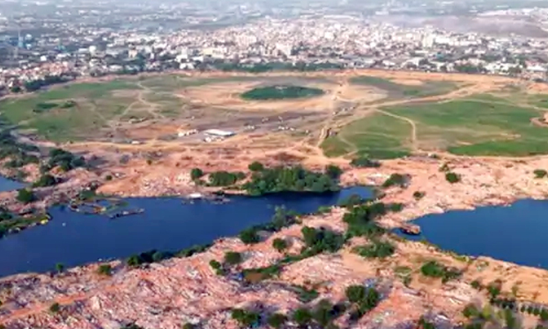 CHANDOLA LAKE : રોજના 100 ટ્રકો મૂકી કાટમાળ હટાવી તળાવને ઊંડું કરવાનું કામ શરૂ, માટીનો ગ્યાસપુરના વનીકરણ પ્રોજેક્ટમાં ઉપયોગ 4 CHANDOLA LAKE : રોજના 100 ટ્રકો મૂકી કાટમાળ હટાવી તળાવને ઊંડું કરવાનું કામ શરૂ, માટીનો ગ્યાસપુરના વનીકરણ પ્રોજેક્ટમાં ઉપયોગ CHANDOLA LAKE