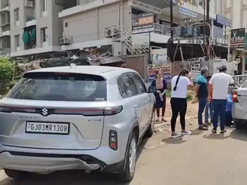 VADODARA TAKING THE LAW INTO OWN HANDS 4