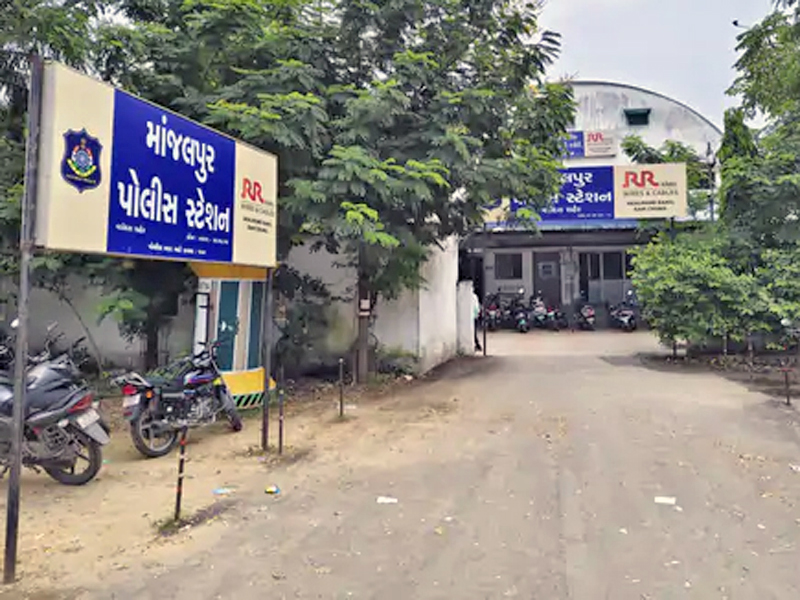 VADODARA TAKING THE LAW INTO OWN HANDS
