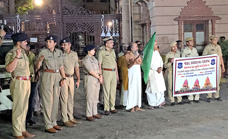 AHMEDABAD POLICE BULLET MARCH : રથયાત્રા પહેલાં અમદાવાદ પોલીસે જગન્નાથ મંદિરથી બુલેટ માર્ચ યોજી 2 AHMEDABAD POLICE BULLET MARCH : રથયાત્રા પહેલાં અમદાવાદ પોલીસે જગન્નાથ મંદિરથી બુલેટ માર્ચ યોજી AHMEDABAD POLICE BULLET MARCH