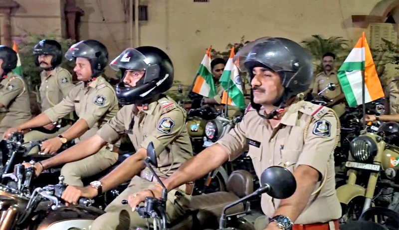 AHMEDABAD POLICE BULLET MARCH : રથયાત્રા પહેલાં અમદાવાદ પોલીસે જગન્નાથ મંદિરથી બુલેટ માર્ચ યોજી 1 AHMEDABAD POLICE BULLET MARCH : રથયાત્રા પહેલાં અમદાવાદ પોલીસે જગન્નાથ મંદિરથી બુલેટ માર્ચ યોજી AHMEDABAD POLICE BULLET MARCH