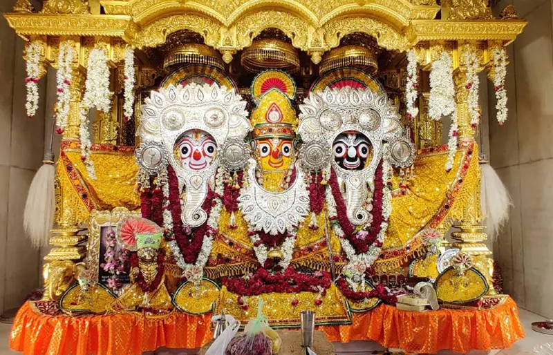 ભગવાન જગન્નાથનો 108 કળશમાં લાવેલા જળથી સાધુ-સંતો, નીતિન પટેલ અને યજમાને જળાભિષેક કર્યો 1 ભગવાન જગન્નાથનો 108 કળશમાં લાવેલા જળથી સાધુ-સંતો, નીતિન પટેલ અને યજમાને જળાભિષેક કર્યો ભગવાન જગન્નાથ