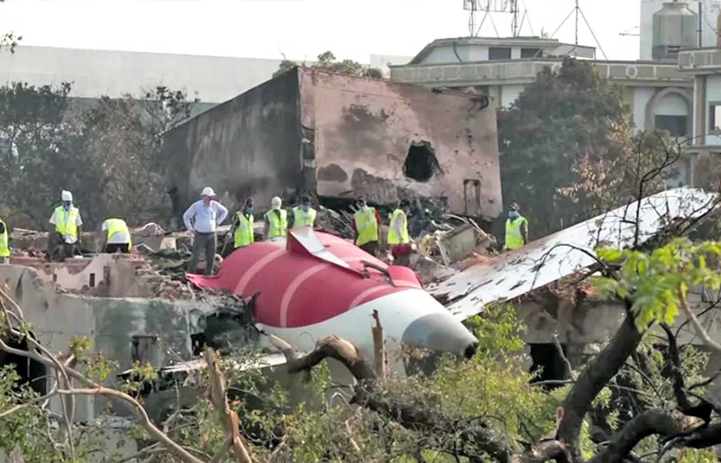 278 DEATH IN PLANE CRASH