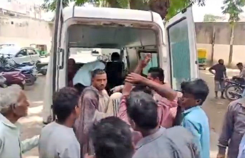 ACCIDENT AT KAPADVANJ MODASA ROAD : ટ્રક, બસ અને ડમ્પર વચ્ચે કપડવંજ-મોડાસા રોડ પર ભીષણ અકસ્માતમાં બેના મોત, આઠ ઇજાગ્રસ્ત 3 ACCIDENT AT KAPADVANJ MODASA ROAD : ટ્રક, બસ અને ડમ્પર વચ્ચે કપડવંજ-મોડાસા રોડ પર ભીષણ અકસ્માતમાં બેના મોત, આઠ ઇજાગ્રસ્ત ACCIDENT AT KAPADVANJ MODASA ROAD 2