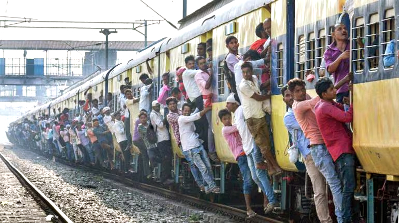 AUTOMATIC DOORS IN TRAIN : મુંબઈ લોકલ ટ્રેન ના આજના અકસ્માતમાં 5 મોત બાદ ઓટોમેટીક દરવાજા લગાવવાનો નિર્ણય 1 AUTOMATIC DOORS IN TRAIN : મુંબઈ લોકલ ટ્રેન ના આજના અકસ્માતમાં 5 મોત બાદ ઓટોમેટીક દરવાજા લગાવવાનો નિર્ણય AUTOMATIC DOORS IN TRAIN 1