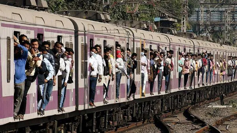 AUTOMATIC DOORS IN TRAIN : મુંબઈ લોકલ ટ્રેન ના આજના અકસ્માતમાં 5 મોત બાદ ઓટોમેટીક દરવાજા લગાવવાનો નિર્ણય 2 AUTOMATIC DOORS IN TRAIN : મુંબઈ લોકલ ટ્રેન ના આજના અકસ્માતમાં 5 મોત બાદ ઓટોમેટીક દરવાજા લગાવવાનો નિર્ણય AUTOMATIC DOORS IN TRAIN