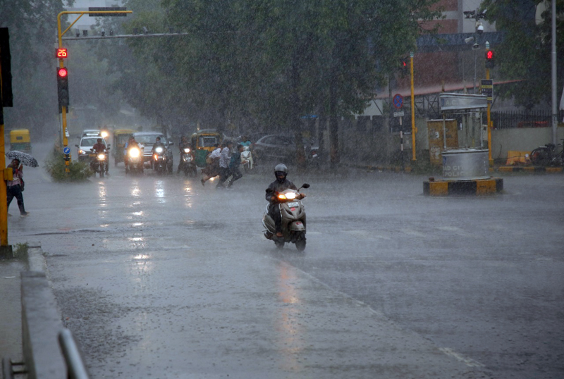 FORECAST IN GUJARAT : હવામાન વિભાગે રાજ્યમાં આગામી 5 દિવસ ભારેથી અતિભારે વરસાદને લઈને યલો-ઑરેન્જ ઍલર્ટ જાહેર કર્યું 1 FORECAST IN GUJARAT : હવામાન વિભાગે રાજ્યમાં આગામી 5 દિવસ ભારેથી અતિભારે વરસાદને લઈને યલો-ઑરેન્જ ઍલર્ટ જાહેર કર્યું FORECAST IN GUJARAT