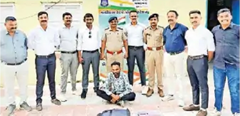 PURSE THIEF CAUGHT : 11 દિવસ પહેલાં ટ્રેનમાં થયેલી ચોરીનો રેલવે પોલીસે ભેદ ઉકેલ્યો 1 PURSE THIEF CAUGHT : 11 દિવસ પહેલાં ટ્રેનમાં થયેલી ચોરીનો રેલવે પોલીસે ભેદ ઉકેલ્યો PURSE THIEF CAUGHT