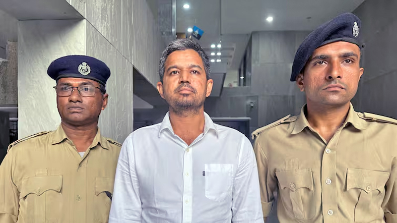 GUJCTOC REGISTERED AGAINST POLICE : પોલીસકર્મી વિરુદ્ધ 'ગુજસીટોક'નો ગુનો દાખલ, કાયદેસરની કાર્યવાહી ન કરવા માટે ₹15 લાખની લાંચની માંગણી 1 GUJCTOC REGISTERED AGAINST POLICE : પોલીસકર્મી વિરુદ્ધ 'ગુજસીટોક'નો ગુનો દાખલ, કાયદેસરની કાર્યવાહી ન કરવા માટે ₹15 લાખની લાંચની માંગણી GUJCTOC REGISTERED AGAINST POLICE