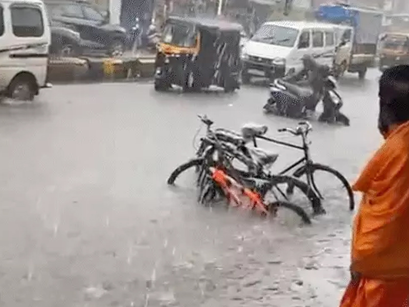 HEAVY RAIN IN GUJARAT : શ્રાવણમાં અમદાવાદમાં ધોધમાર વરસાદ, આગામી ત્રણ કલાક 9 જિલ્લામાં રેડ એલર્ટ 3 HEAVY RAIN IN GUJARAT : શ્રાવણમાં અમદાવાદમાં ધોધમાર વરસાદ, આગામી ત્રણ કલાક 9 જિલ્લામાં રેડ એલર્ટ HEAVY RAIN IN GUJARAT