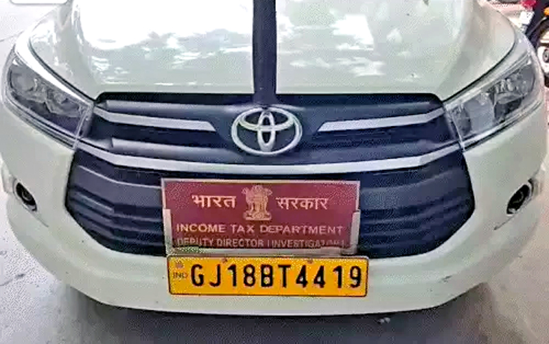 INCOME TAX RAID IN GUJARAT : કંપનીમાં કામ કરતા ઉંચા પગારદારો આઈટીના રડારમાં, ટેક્સ પ્રેક્ટિસનર પાસેથી 150 લોકોનું લિસ્ટ મળ્યું 1 INCOME TAX RAID IN GUJARAT : કંપનીમાં કામ કરતા ઉંચા પગારદારો આઈટીના રડારમાં, ટેક્સ પ્રેક્ટિસનર પાસેથી 150 લોકોનું લિસ્ટ મળ્યું INCOME TAX RAID IN GUJARAT
