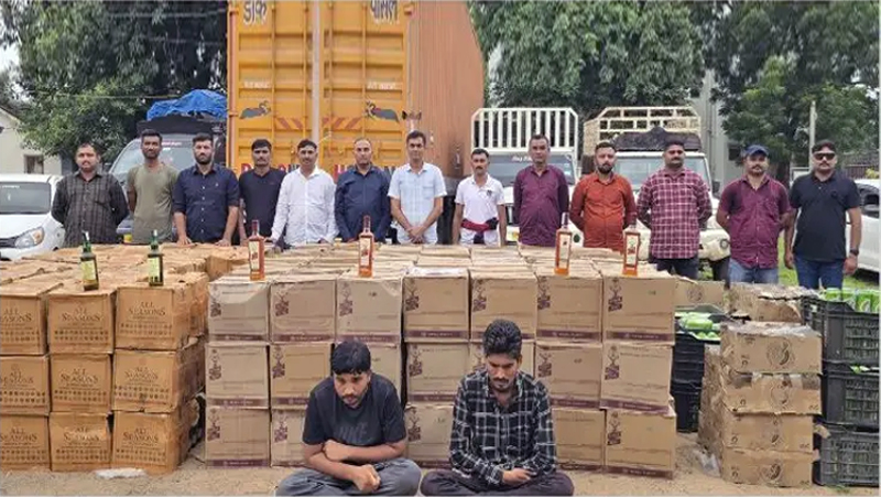 LIQUOR WORTH 68 LAKH SEIZED IN SHRAVAN : શ્રાવણ માસમાં જામનગરના ધ્રોલમાંથી 68 લાખનો દારૂ ઝડપાયો, 12 આરોપી ફરાર 1 LIQUOR WORTH 68 LAKH SEIZED IN SHRAVAN : શ્રાવણ માસમાં જામનગરના ધ્રોલમાંથી 68 લાખનો દારૂ ઝડપાયો, 12 આરોપી ફરાર LIQUOR WORTH 68 LAKH SEIZED IN SHARAVAN