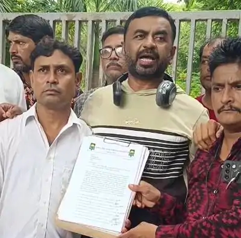 RICKSHAW STRIKE IN AHMEDABAD : અમદાવાદમાં રિક્ષાચાલકોની હડતાળ, સ્કૂલવર્ધી અને હોસ્પિટલની સેવા ચાલુ, અસારવા વિસ્તારમાં રિક્ષાઓ રોકી મુસાફરોને નીચે ઉતારાયા. 3 RICKSHAW STRIKE IN AHMEDABAD : અમદાવાદમાં રિક્ષાચાલકોની હડતાળ, સ્કૂલવર્ધી અને હોસ્પિટલની સેવા ચાલુ, અસારવા વિસ્તારમાં રિક્ષાઓ રોકી મુસાફરોને નીચે ઉતારાયા. RICKSHAW STRIKE IN AHMEDABAD