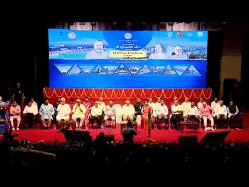 અમદાવાદમાં રિવરફ્રન્ટ પર બનેલા ગાર્ડનનું લોકાર્પણ 