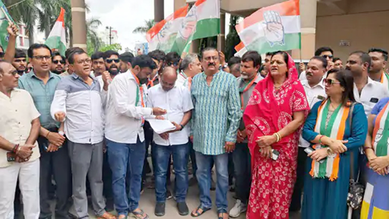 કોંગ્રેસનાં આગેવાનો એકસાથે