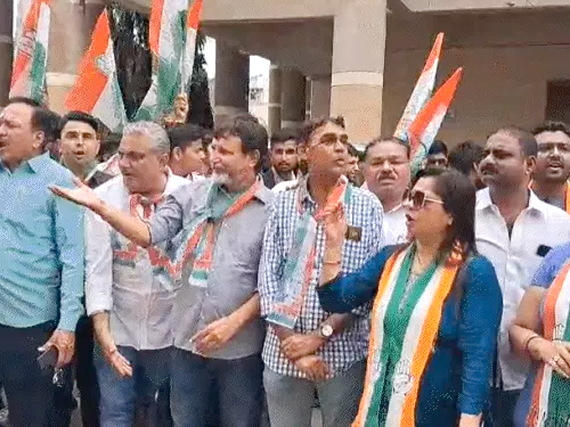 કોંગ્રેસનાં આગેવાનો એકસાથે